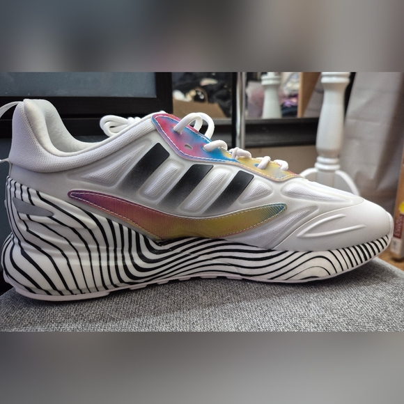 Adidas Patrick Mahomes Sneakers - Picture 10 of 10